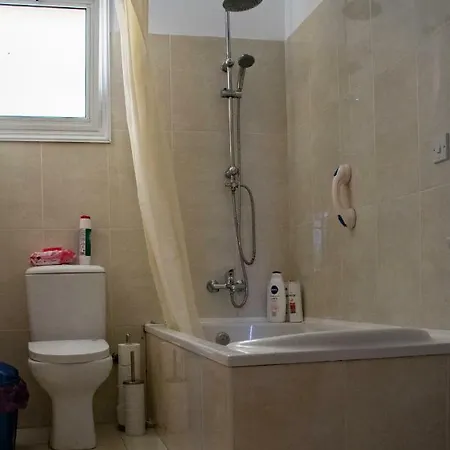 Deluxe & Roof Garden דירה